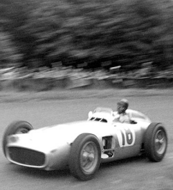 Photograph of Juan Manuel Fangio racing